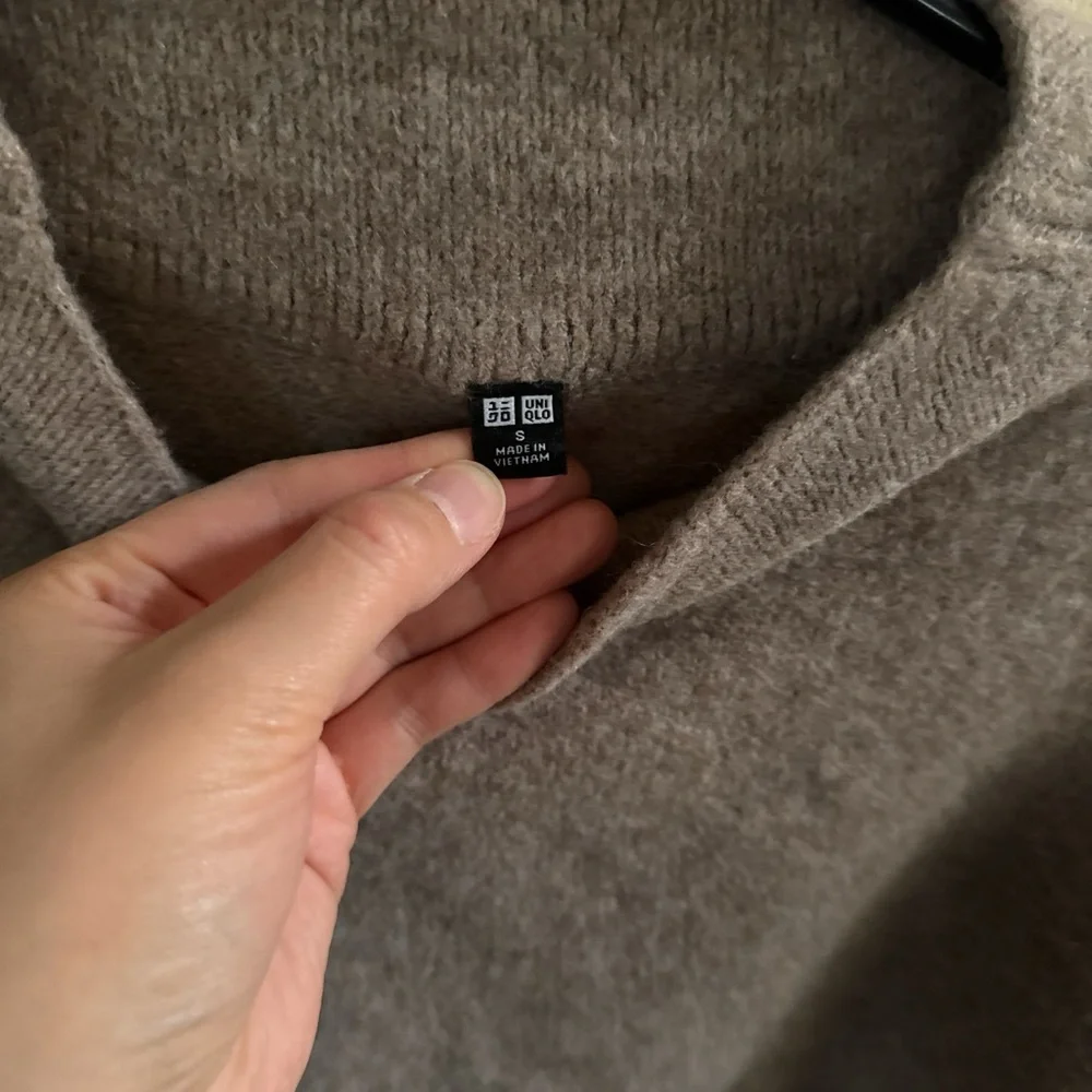 UNIQLO Cozy Brown Sweater - Picture 3 of 3